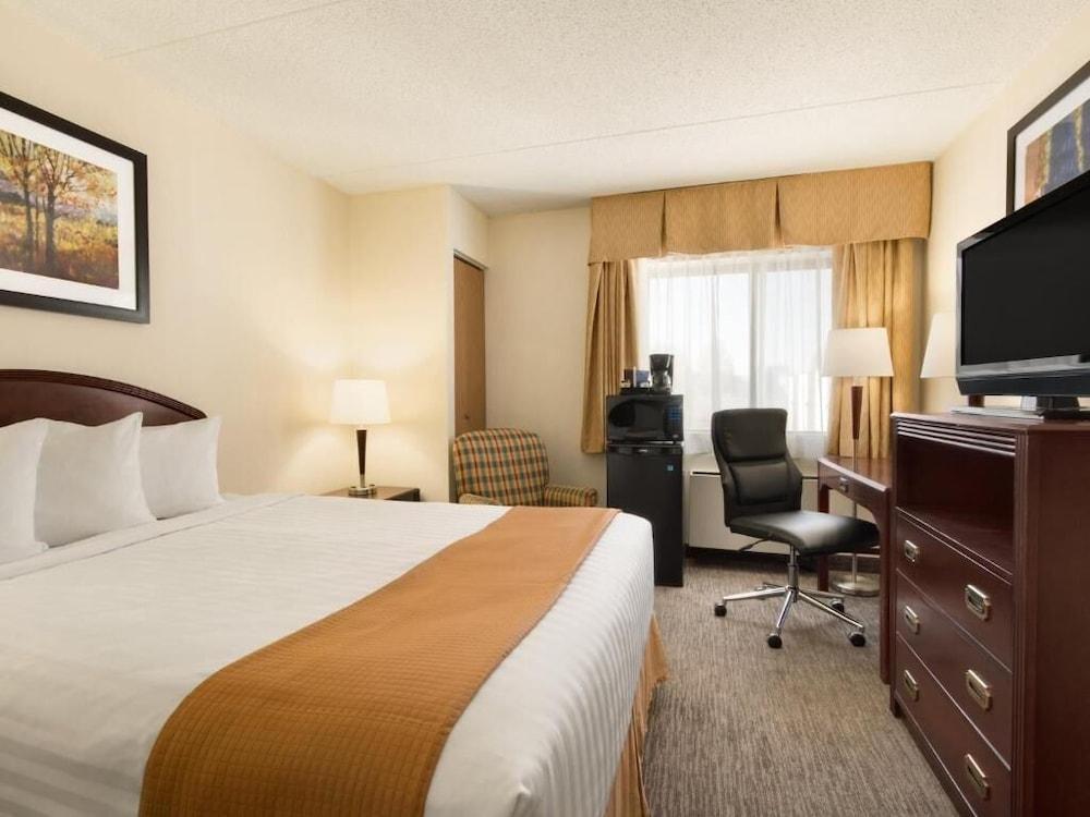 Emerald Hotel & Suites Calgary Airport Exteriör bild