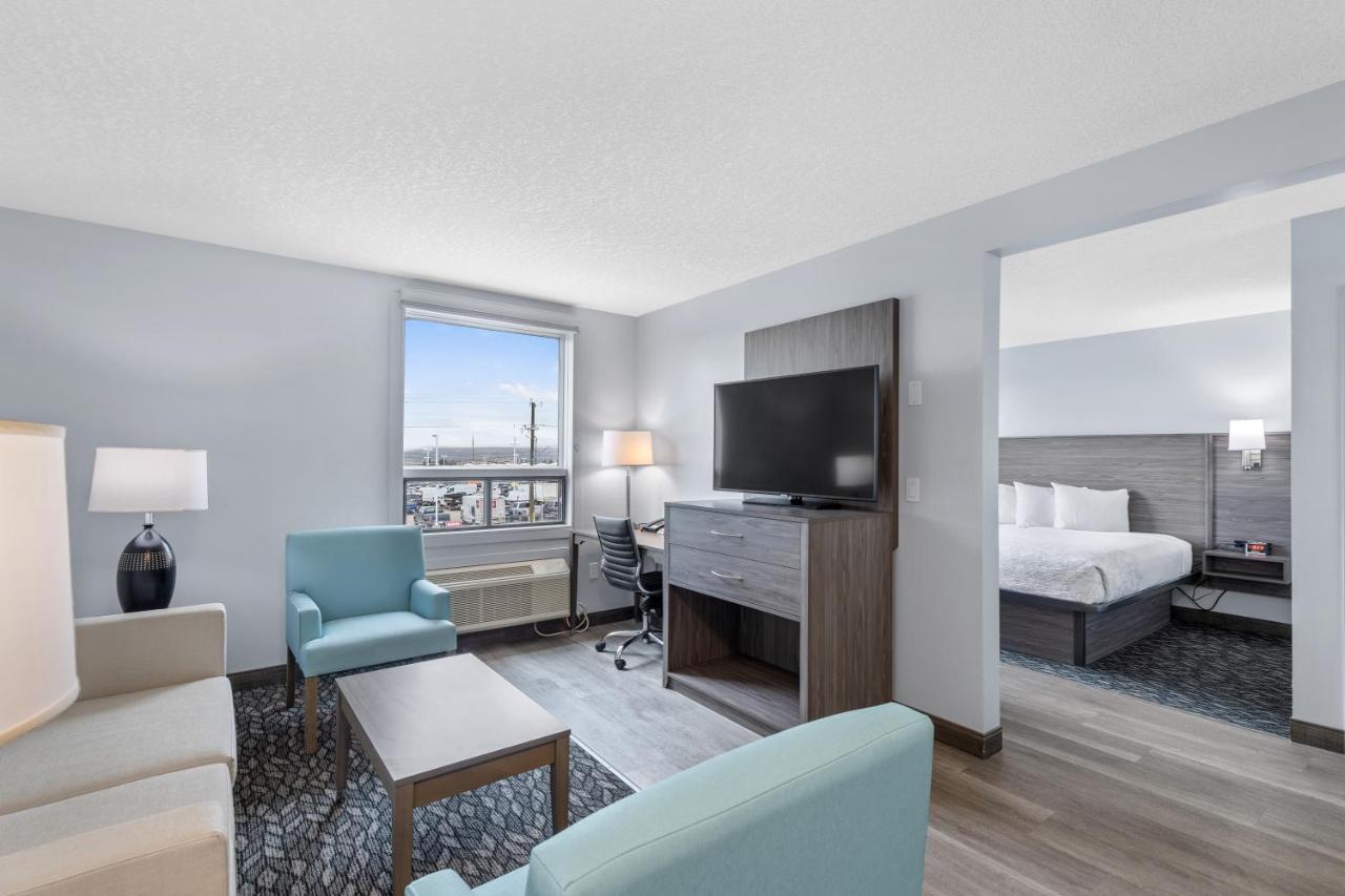 Emerald Hotel & Suites Calgary Airport Exteriör bild