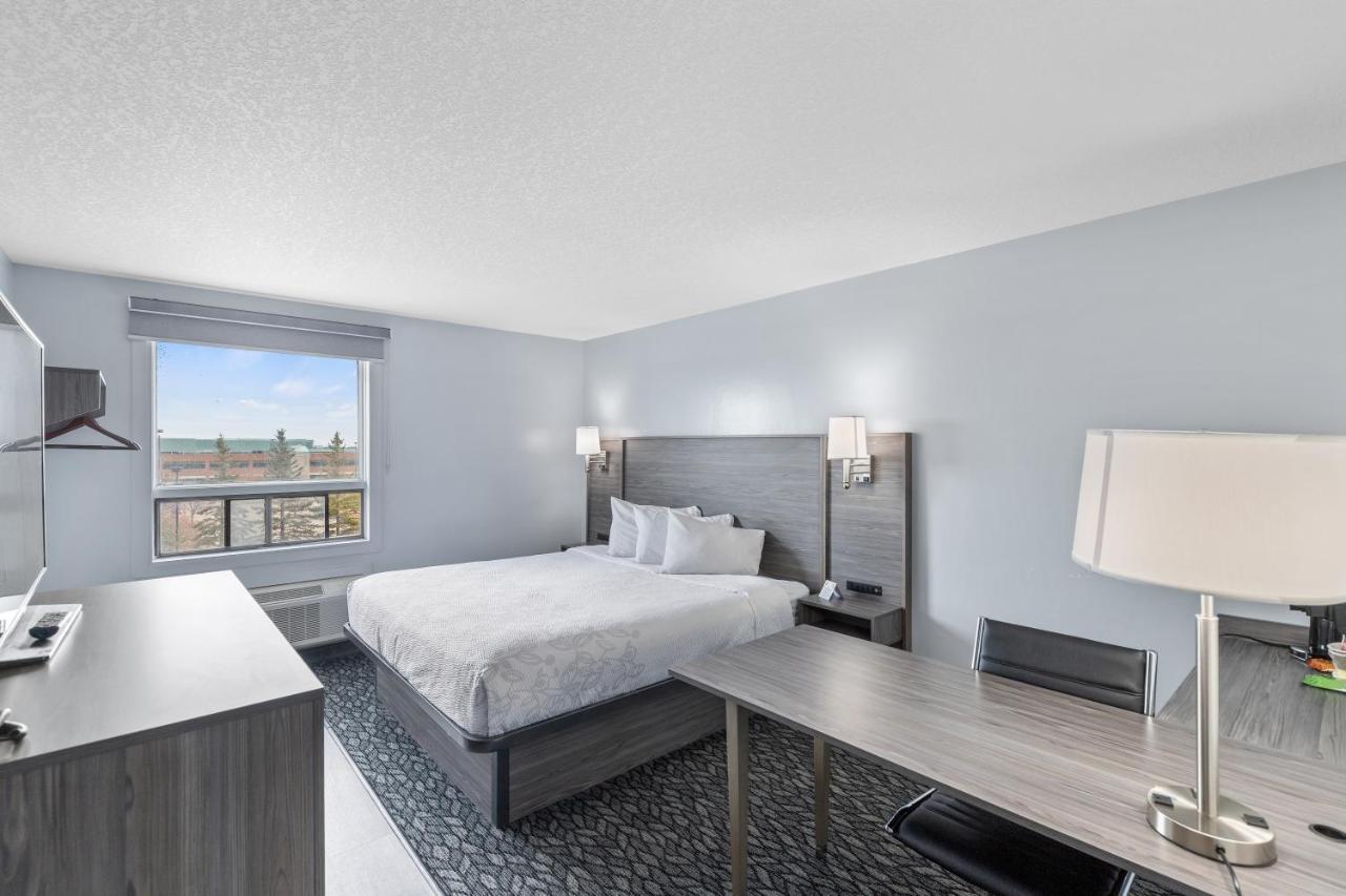 Emerald Hotel & Suites Calgary Airport Exteriör bild