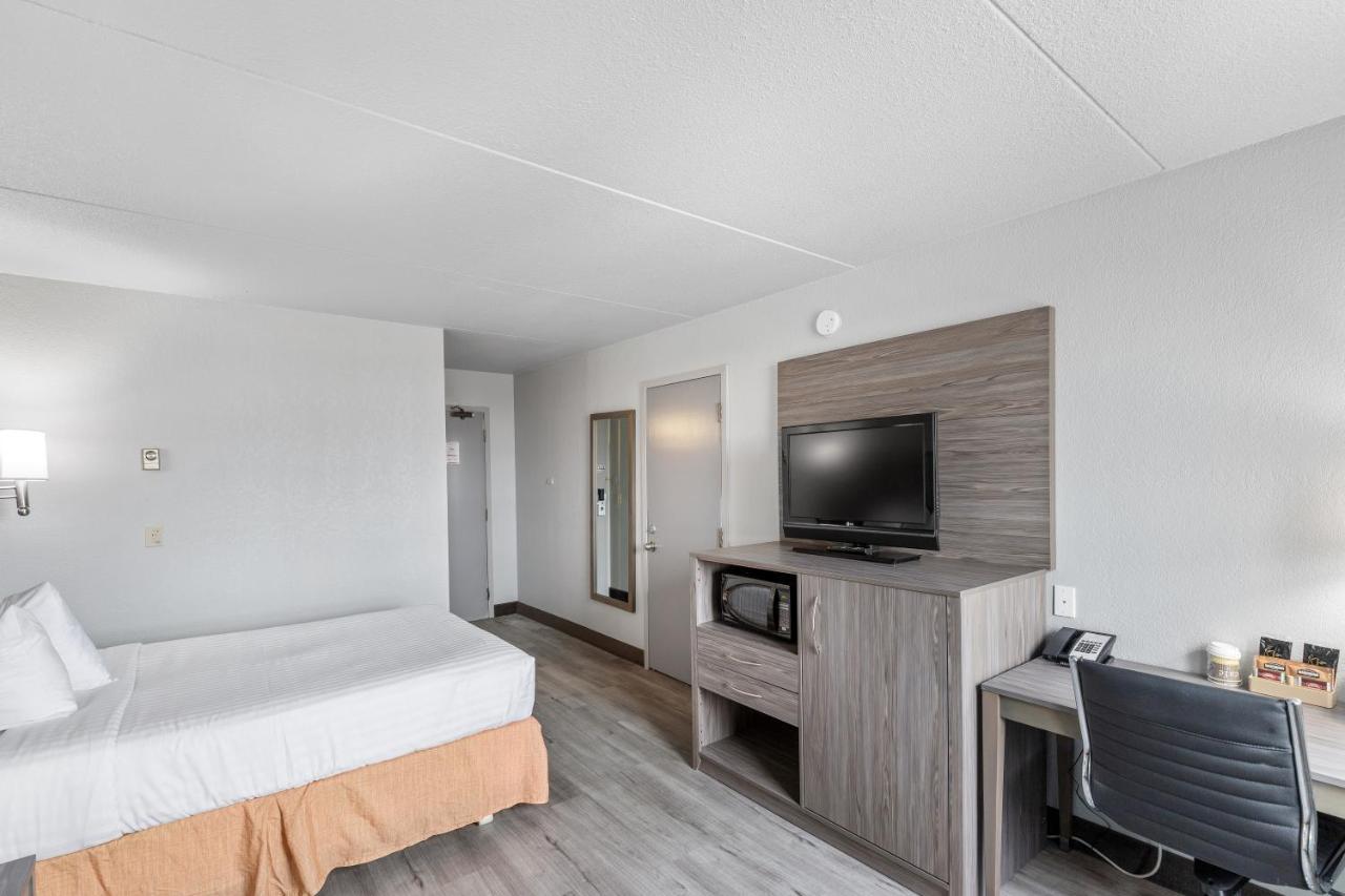 Emerald Hotel & Suites Calgary Airport Exteriör bild