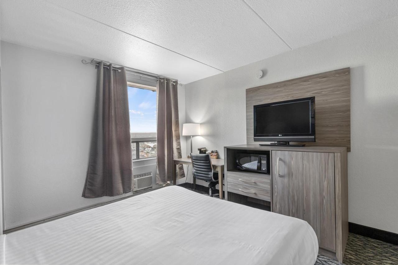 Emerald Hotel & Suites Calgary Airport Exteriör bild