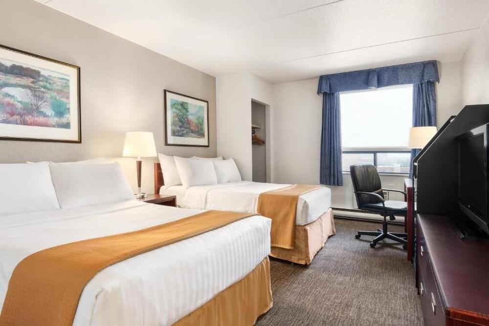 Emerald Hotel & Suites Calgary Airport Exteriör bild
