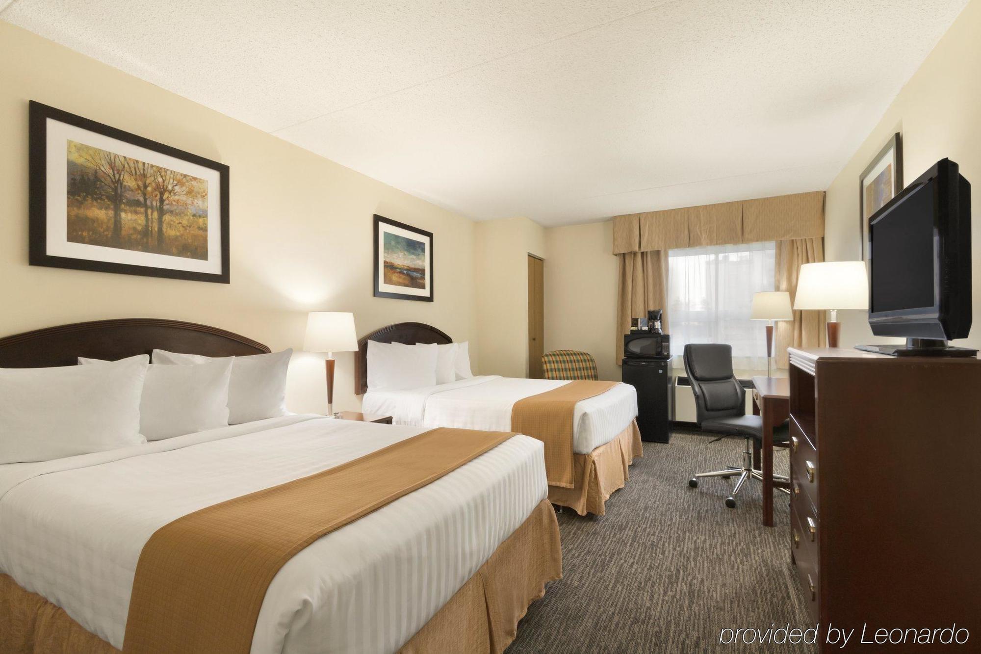 Emerald Hotel & Suites Calgary Airport Exteriör bild