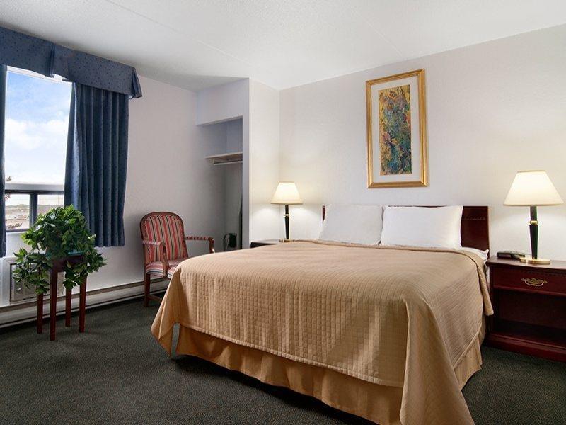 Emerald Hotel & Suites Calgary Airport Exteriör bild
