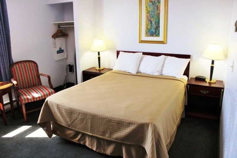 Emerald Hotel & Suites Calgary Airport Exteriör bild