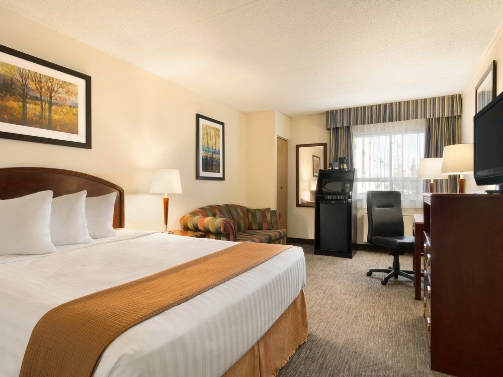 Emerald Hotel & Suites Calgary Airport Exteriör bild