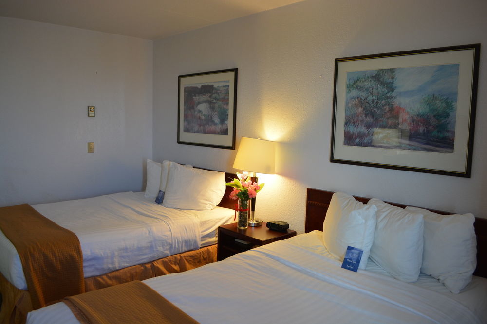 Emerald Hotel & Suites Calgary Airport Exteriör bild
