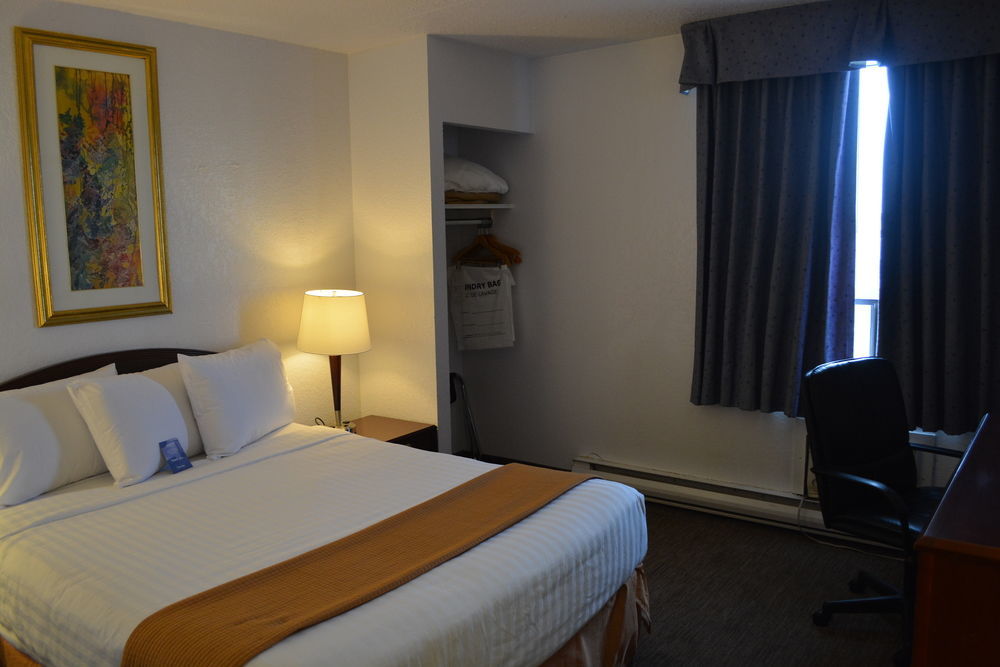 Emerald Hotel & Suites Calgary Airport Exteriör bild
