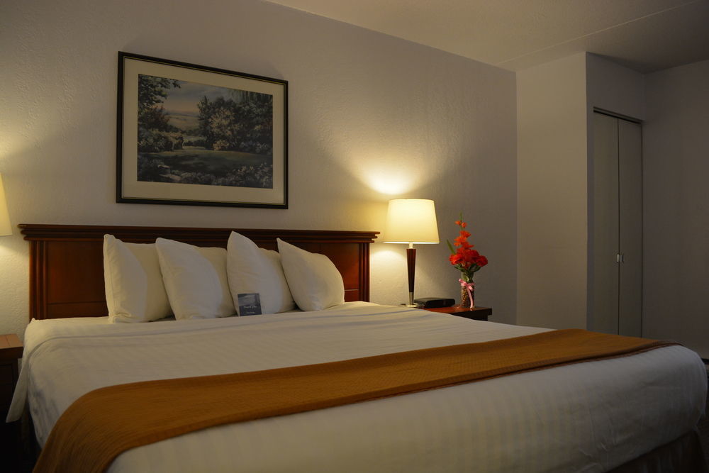 Emerald Hotel & Suites Calgary Airport Exteriör bild